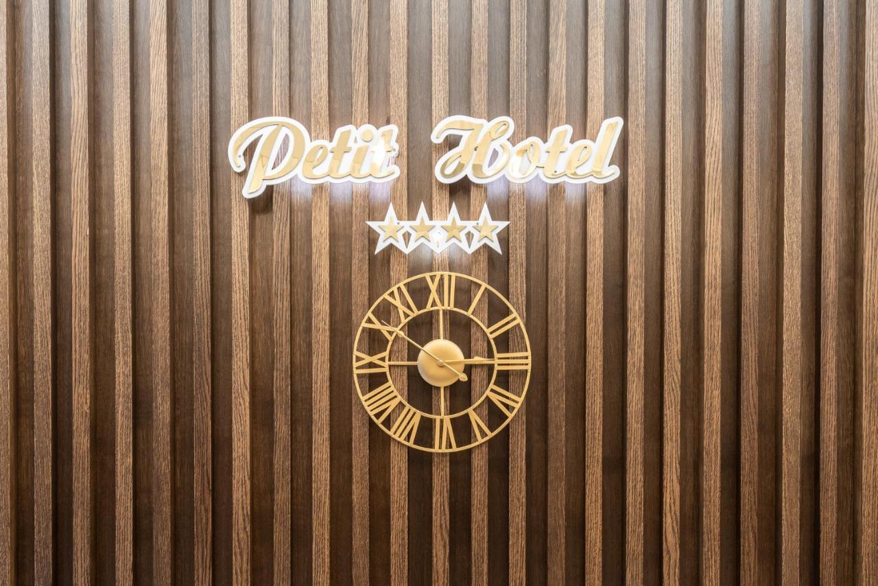 Petit Hotel Прато Экстерьер фото
