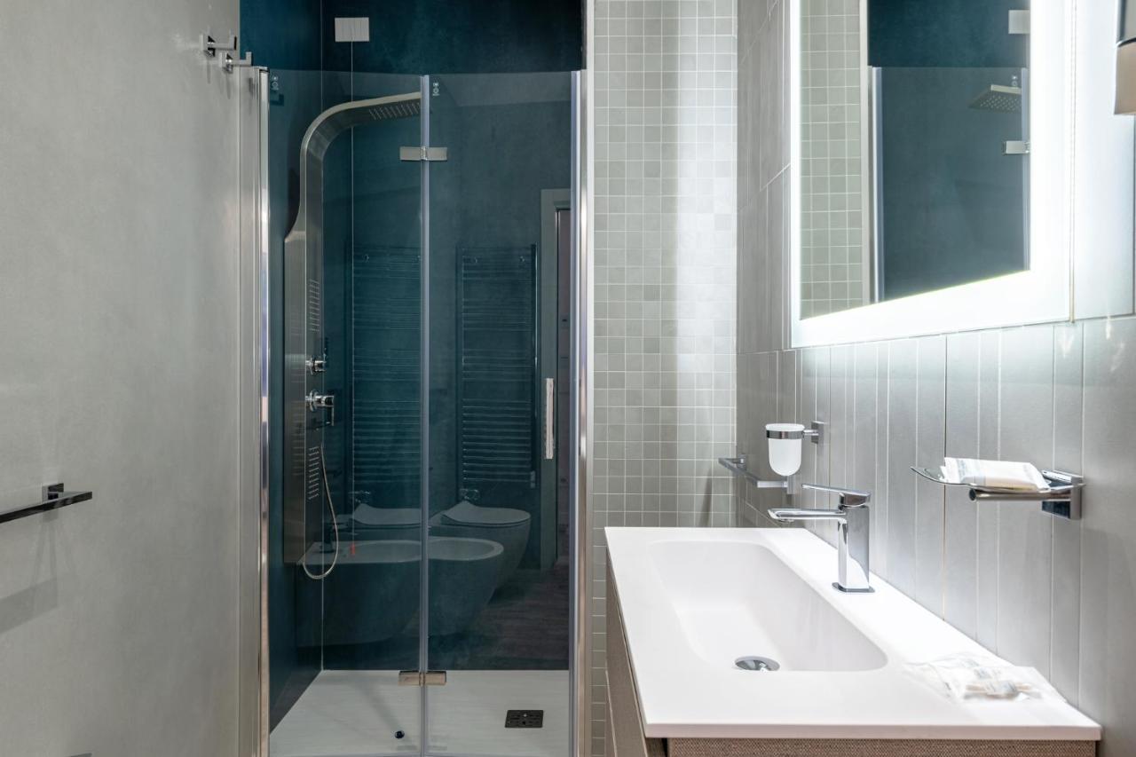 Petit Hotel Прато Экстерьер фото