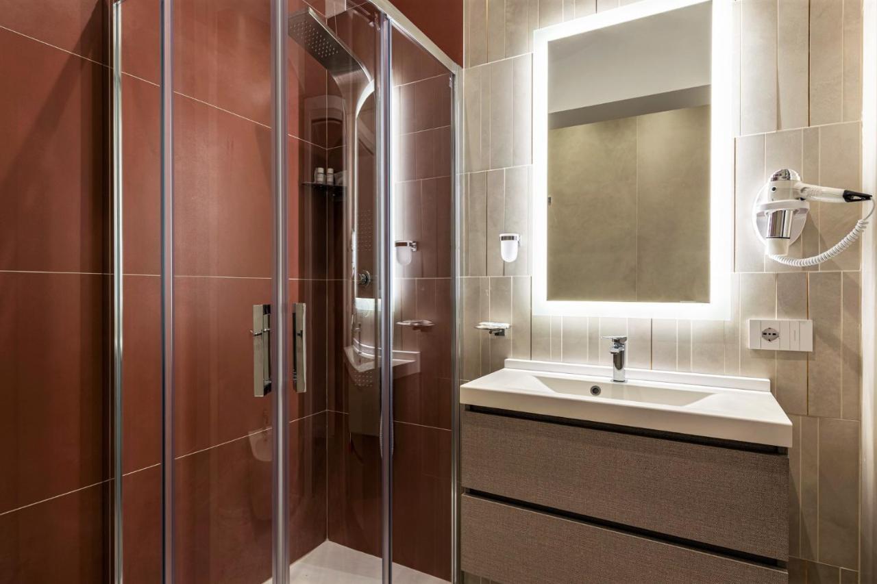 Petit Hotel Прато Экстерьер фото