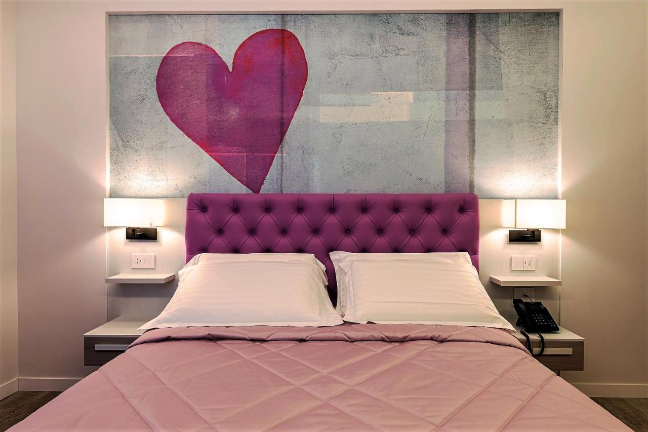 Petit Hotel Прато Экстерьер фото