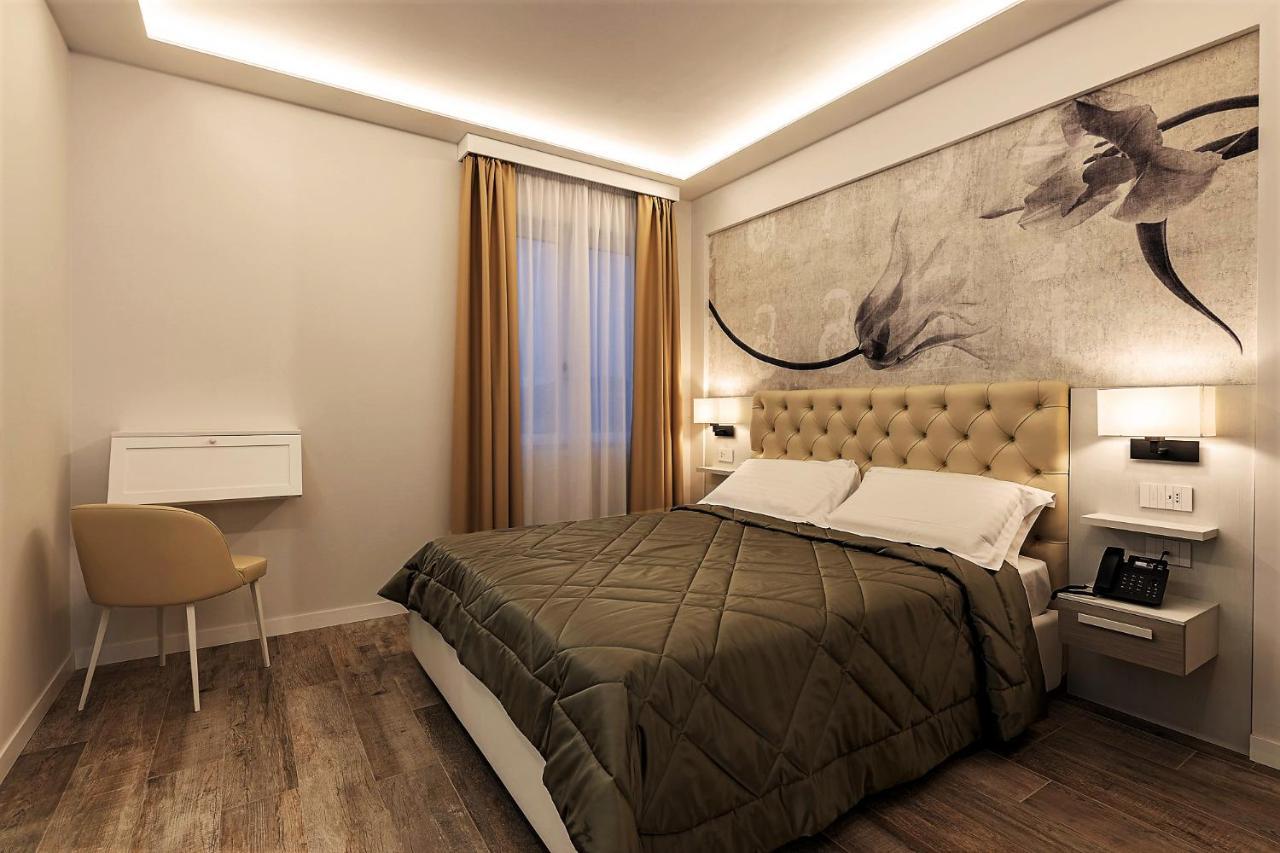 Petit Hotel Прато Экстерьер фото