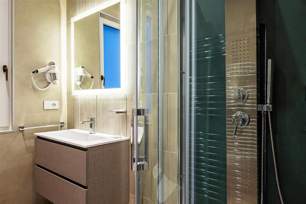Petit Hotel Прато Экстерьер фото