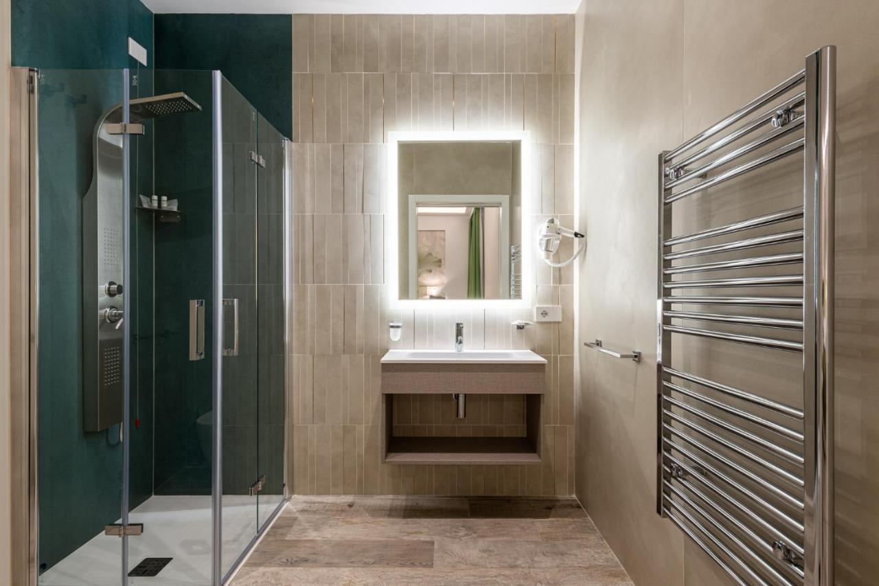 Petit Hotel Прато Экстерьер фото