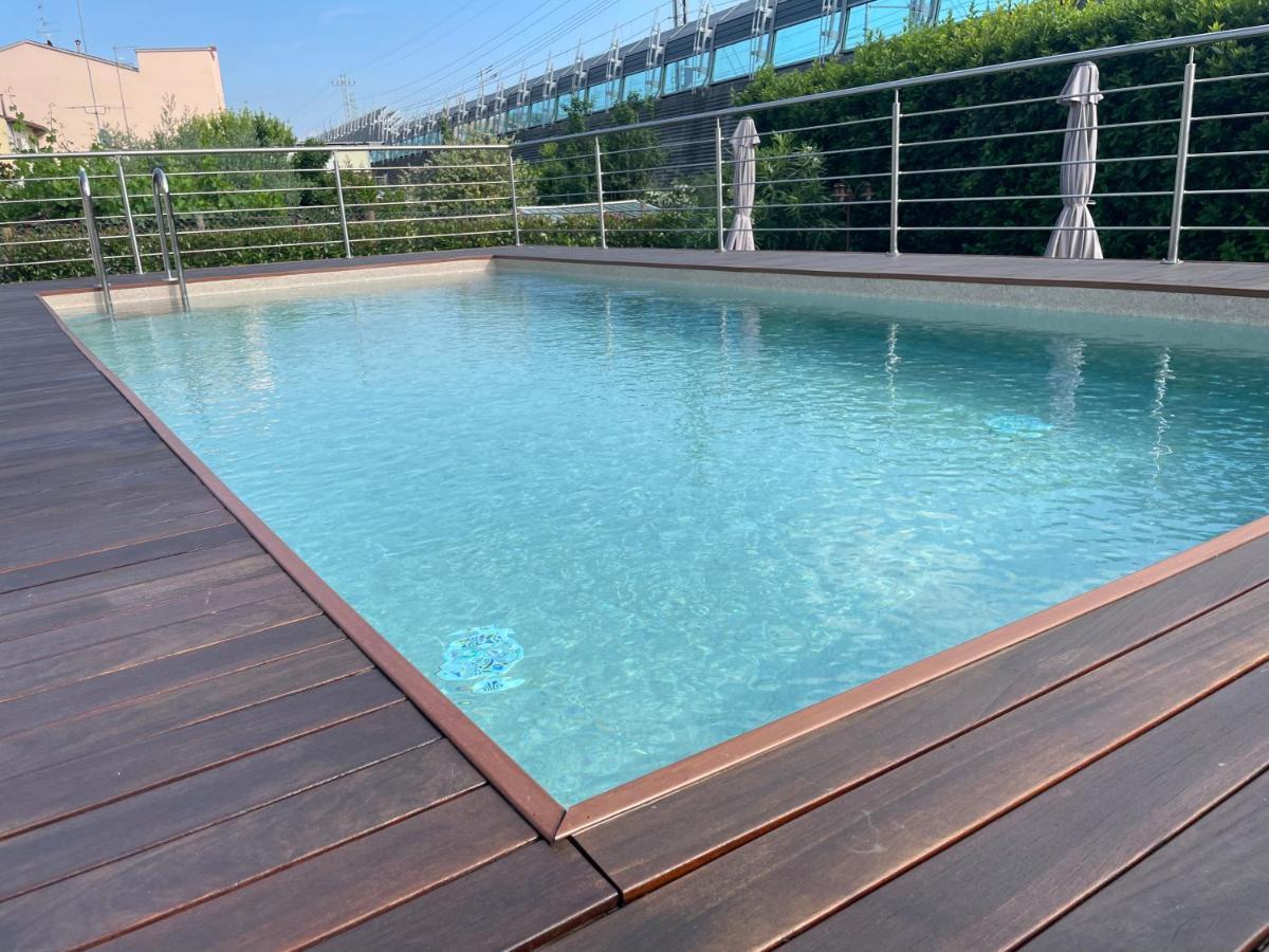 Petit Hotel Прато Экстерьер фото